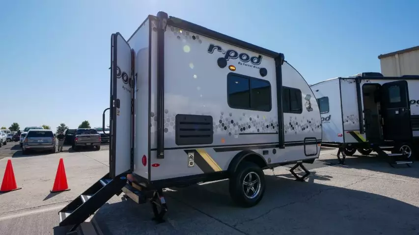 2023 R-Pod RP-153 review under 3000 lbs dry weight and bathroom
